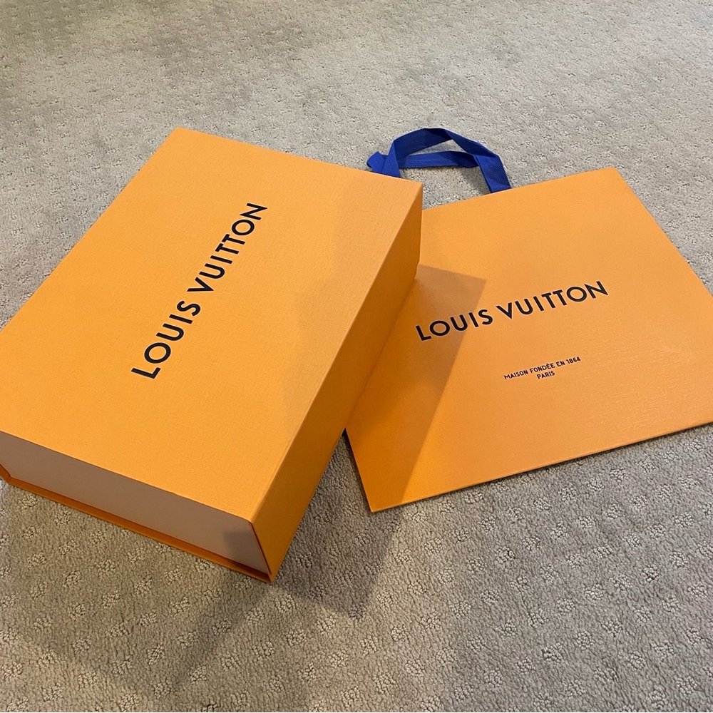 π― Authentic LV Gift Box Set - Picture 5 of 5